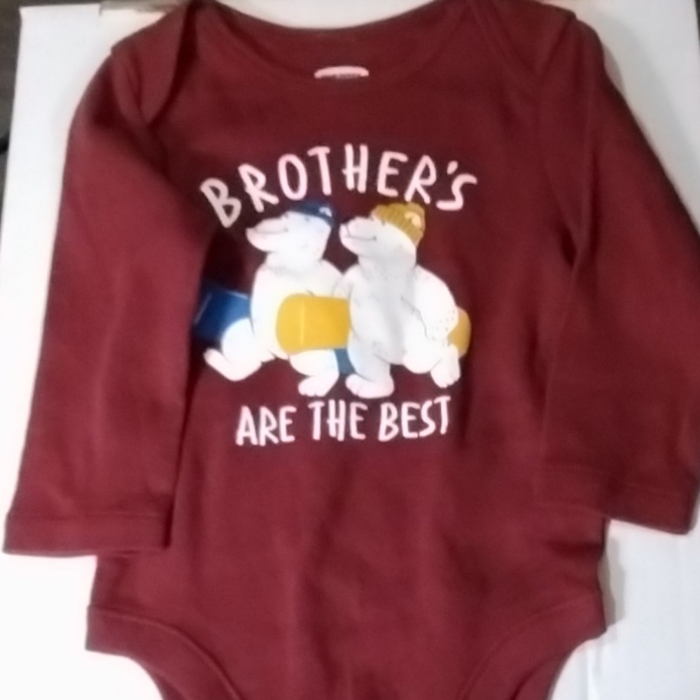 Old navy body suit long sleeve Brothers are best size 0-6 months.